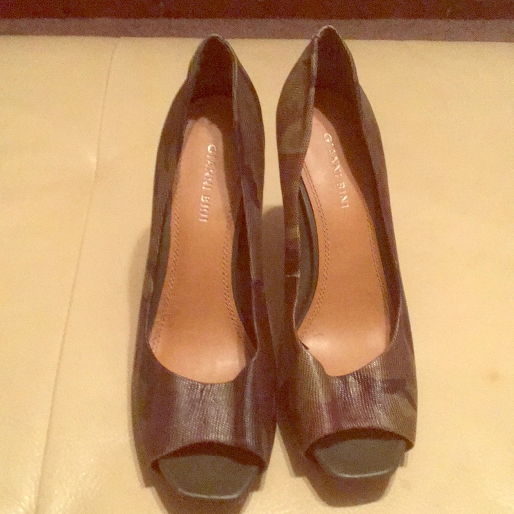 Gianni Bini Camouflage Print Size 9.5M